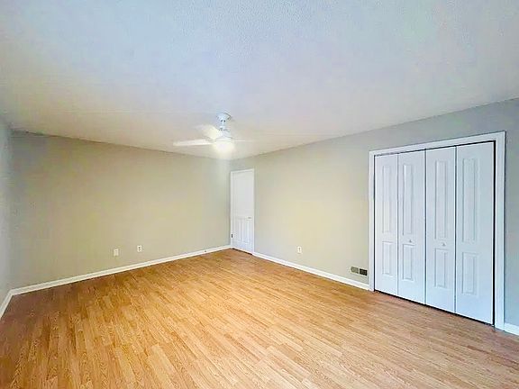 5th image of 617 E Horne St #619