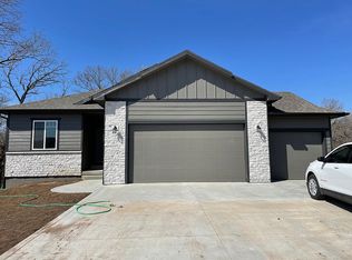 17359 Driftwood Bnd, Wamego, KS 66547