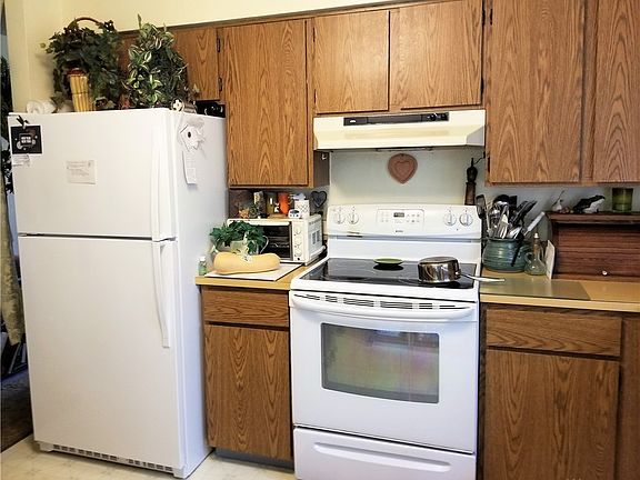 4th image of 9002-9004 SE 10th Pl