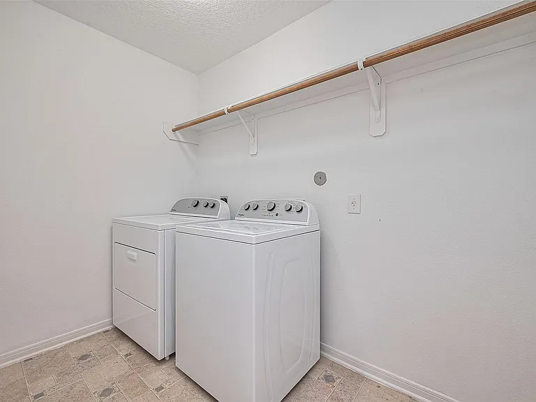 12230 Hawthorne Hill Cir — Photo 44
