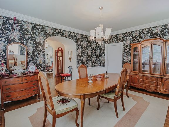 3rd image of 35 Oak Ln