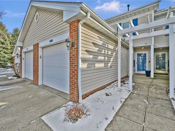 6715 N Ivy Ln, Cleveland, OH 44130