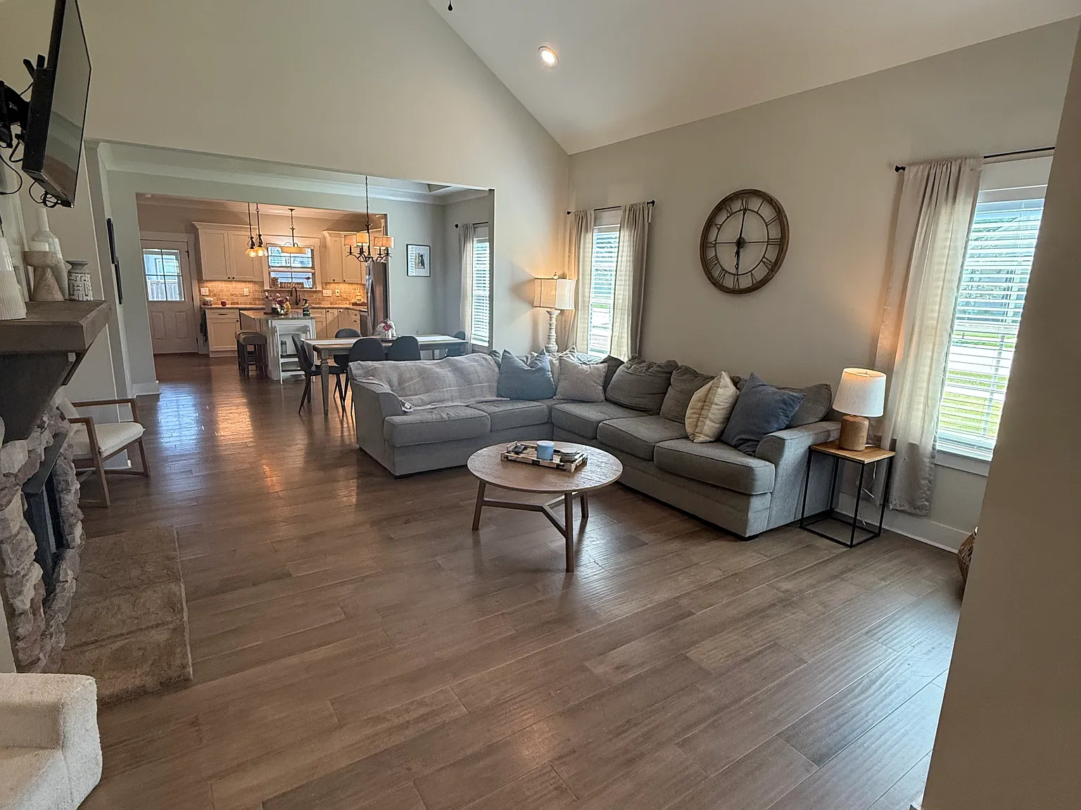 3 bed, 1988 sqft, $2,700 — Photo 4