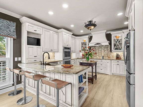 5th image of 4089 Matanzas Ct.