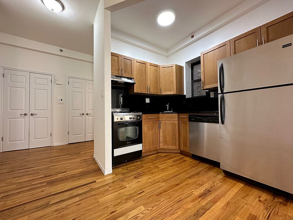 2nd image of 250 W 105th St APT 4C
