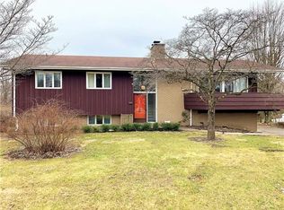 1886 Watch Hill Dr, Ambridge, PA 15003