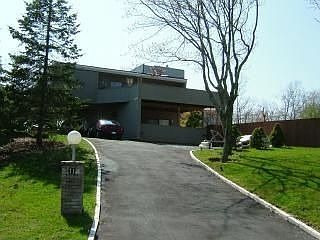 1st image of 11 Rolling Hill Ct E