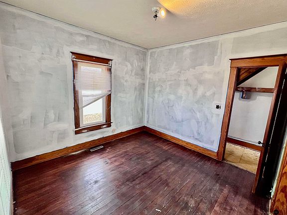 4th image of 808 S Chestnut St