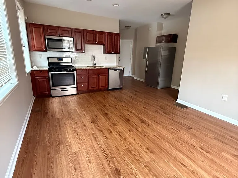 601 Whitelock St — Photo 3