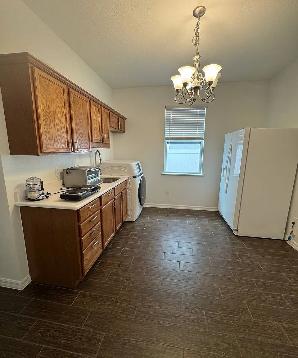 1 bed, 600 sqft, $1,300 — Photo 2