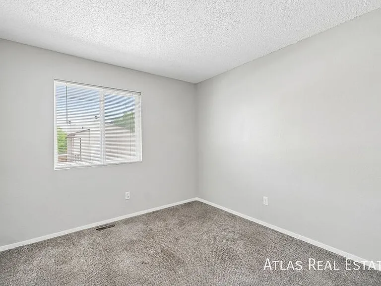 3027 Starlight Cir — Photo 23