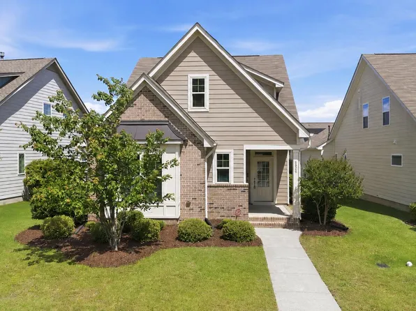 2820 Haw River Trl, Apex, NC 27502