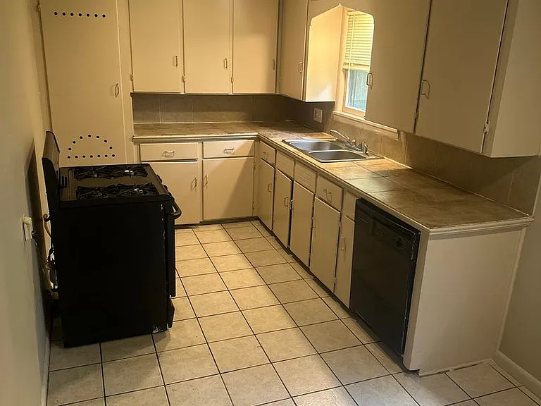 1007 Mayes Ave — Photo 5