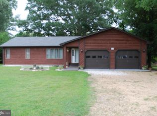 84 Lake Shore Dr, Colonial Beach, VA 22443
