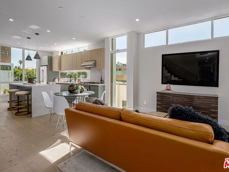 836 N McCadden Pl — Photo 10