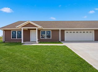 1302 Joes Cir, Manchester, IA 52057