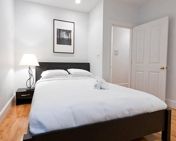2nd image of 142 Boylston St #10
