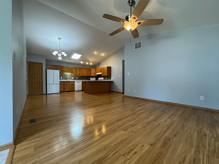 326 Brown Ct — Photo 7