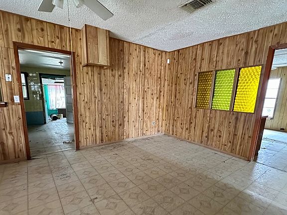 5th image of 838 Medina Street