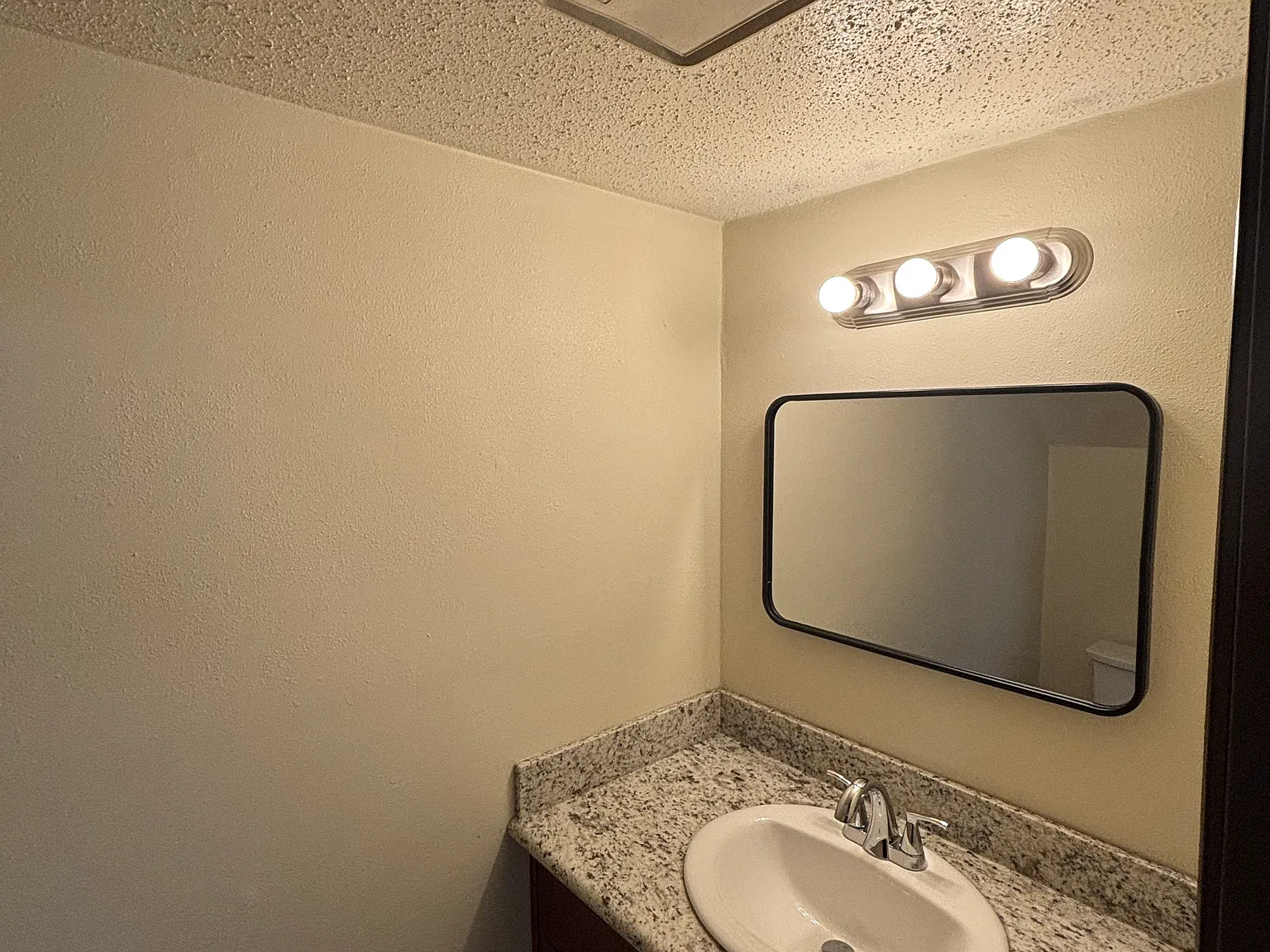 2 bed, 1.5 bath, 1200 sqft, $1,150 — Photo 3