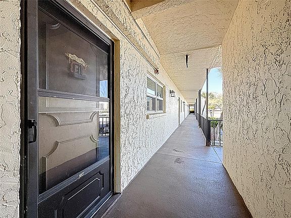 4th image of 11485 Oakhurst Rd #206