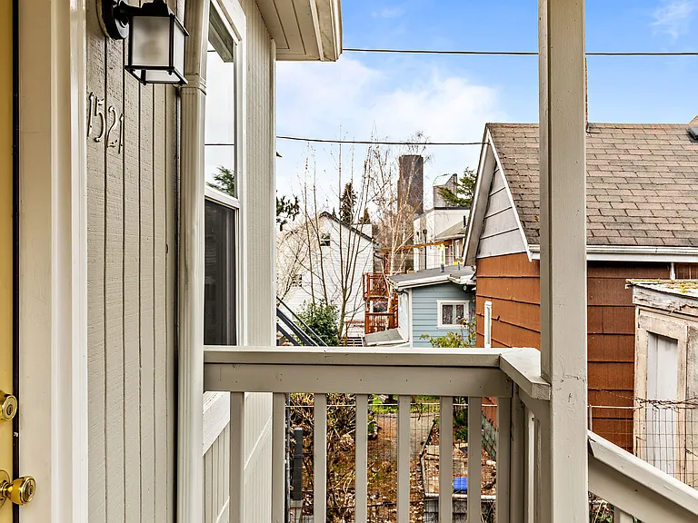 1521 E Spruce St — Photo 32
