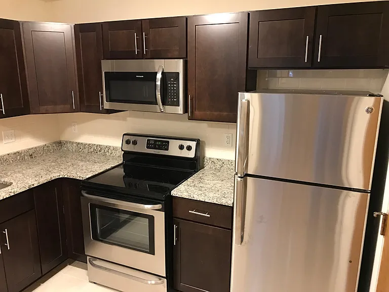 279 Grove St #7 — Photo 8