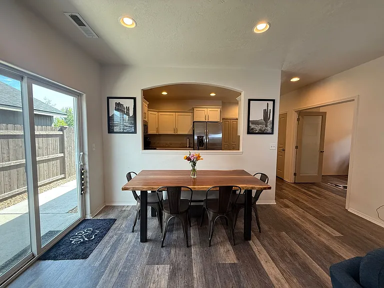 894 NW 24th Way — Photo 5