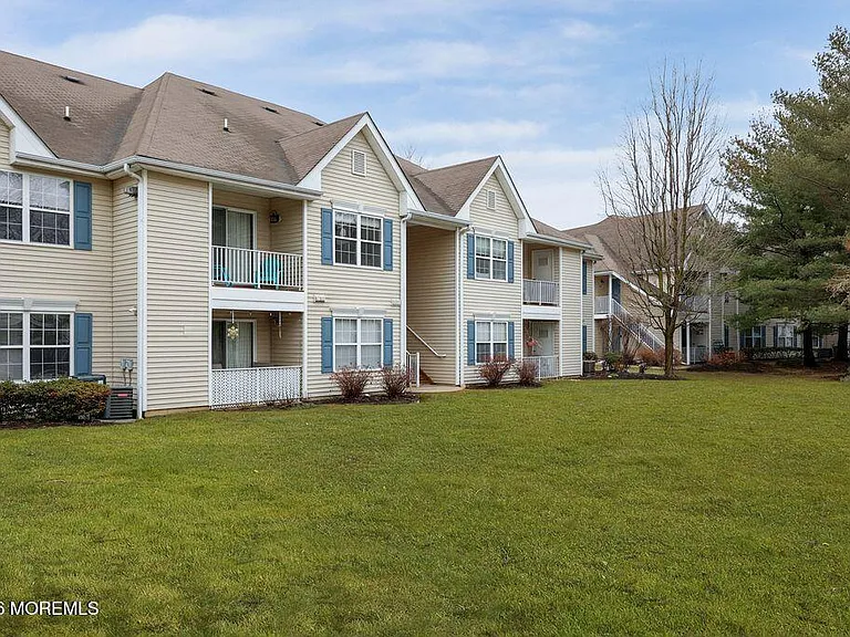 1015 Wedgewood Cir #1015 — Photo 25