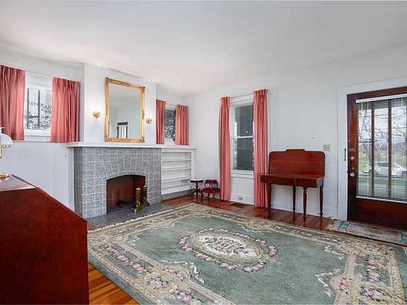 4th image of 392-394 Lexington Rd