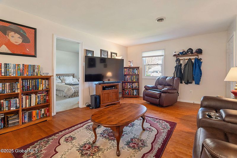 5th image of 144 Cedarview Lane