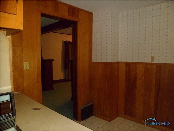 4th image of 221 Snyder St