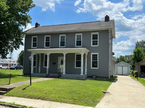 105 4th 1/2 St, Williamstown, WV 26187