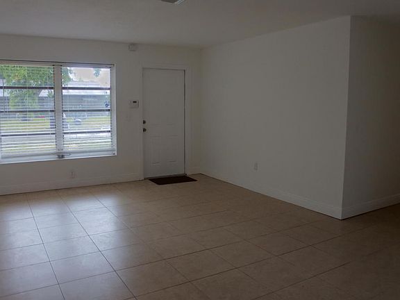 3rd image of 4435 Wilkinson Dr