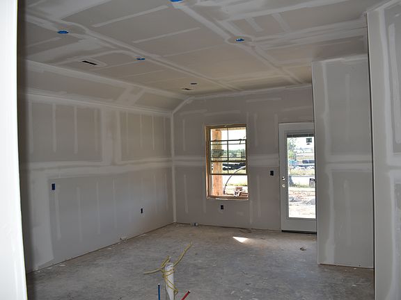 4th image of 903 Woodplains Ave