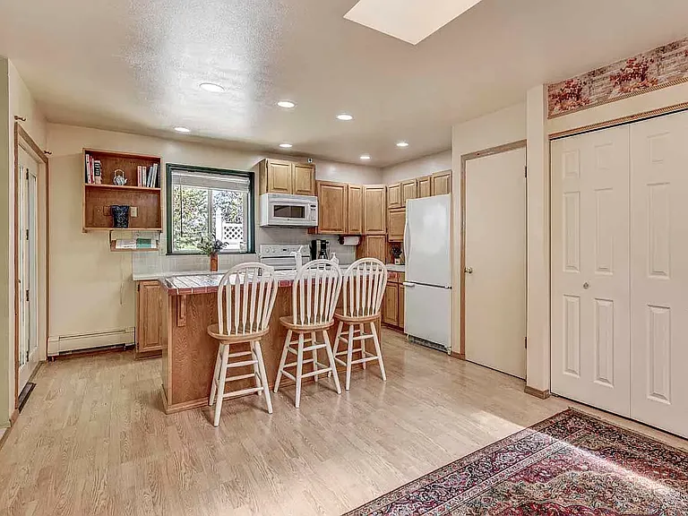 34 Cloverview Dr — Photo 3