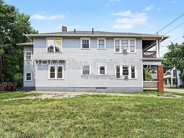 1832 Woodlawn Ave — Photo 24
