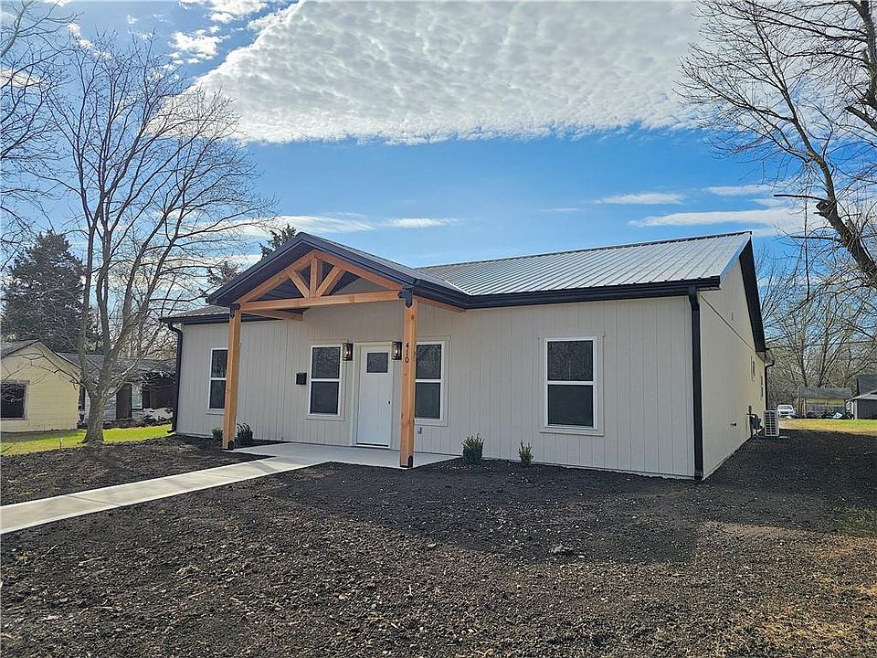 1st image of 410 E 6th Ave