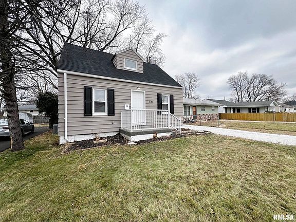 3rd image of 901 E Tripp Ave