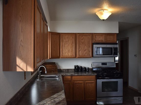 4th image of 707 N 1st St