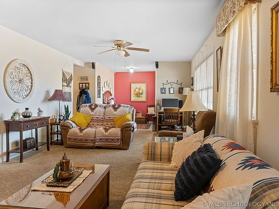 5th image of 1248 Waco St