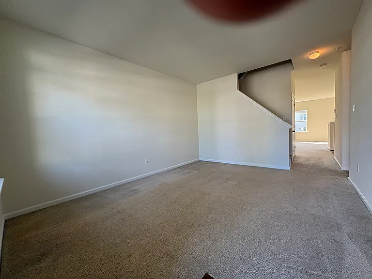 976 King Way — Photo 34