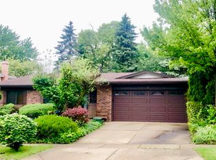 1 Pheasant Ct, Woodridge, IL 60517