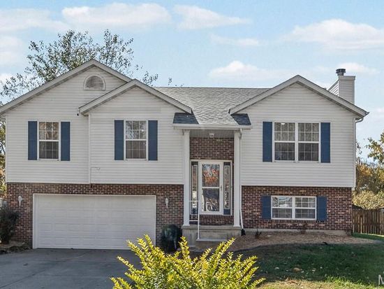 919 Carla Dr, Troy, IL 62294