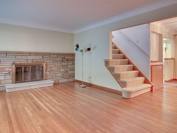 3rd image of 6468 Fernhurst Ave