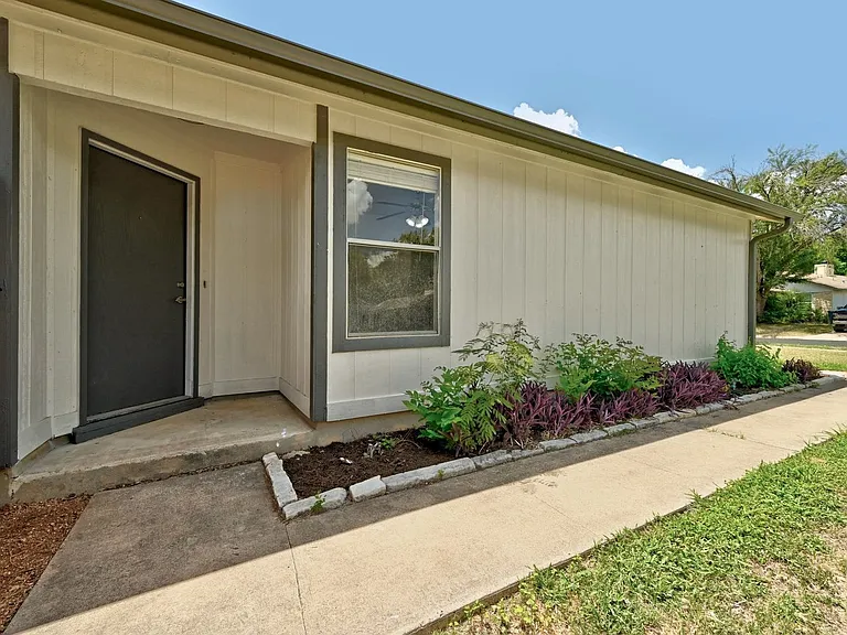 9601 Holly Springs Dr — Photo 19