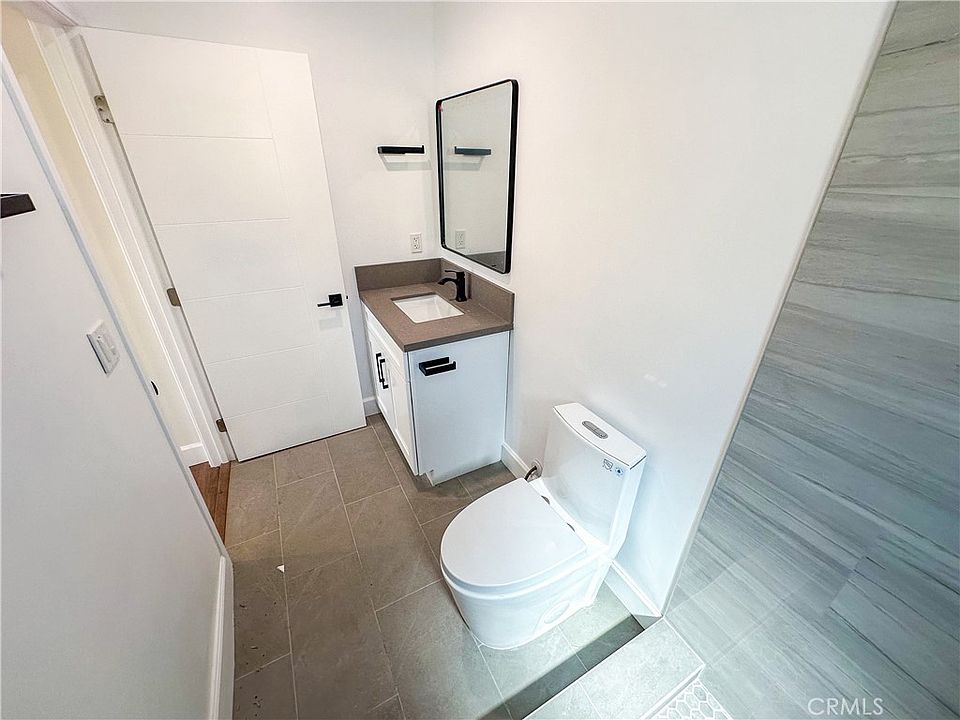 2nd image of 2927 S Redondo Blvd #4