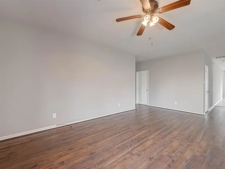 502 Mornington Ln — Photo 17
