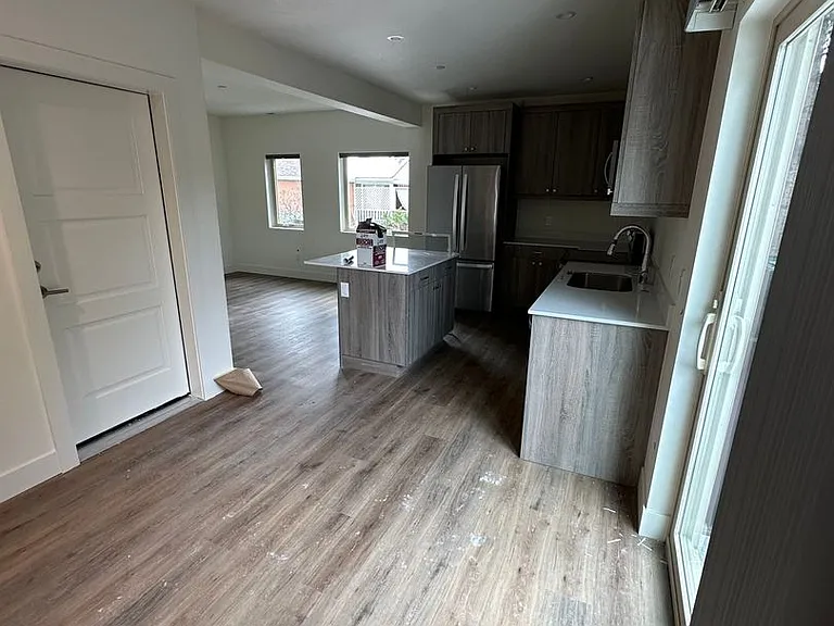 405 Laurel St — Photo 1