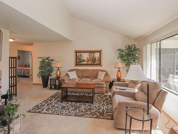 5th image of 1992 Larchmont Cir